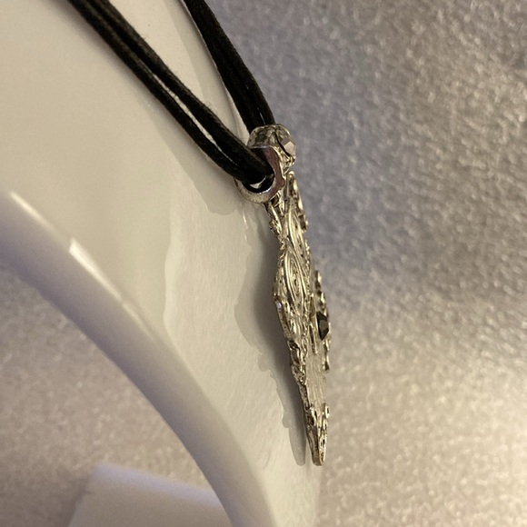 NWOT - Black Triple Strand Shiny Silvertone Hanging Square Pendant Necklace - Picture 9 of 9